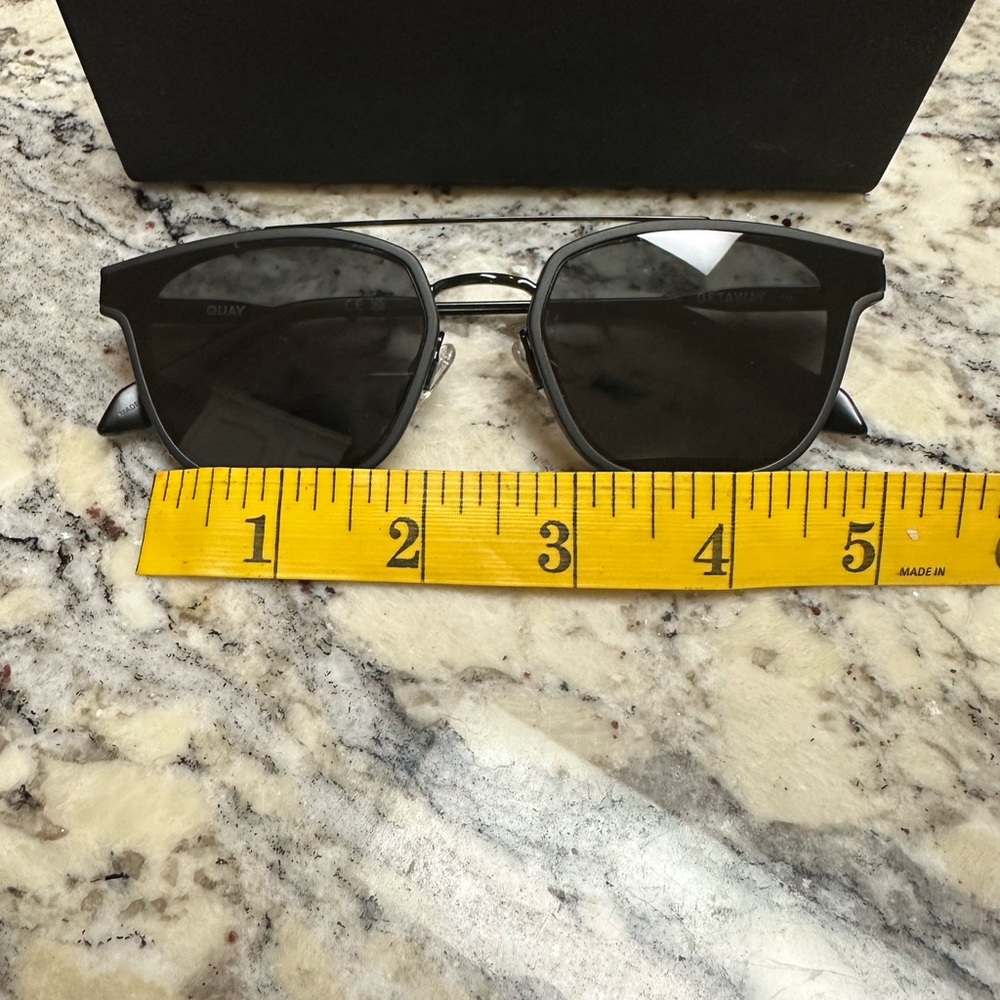 Quay Black Sunglasses with Case*NEW* - Picture 8 of 9